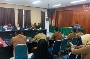 Ketua Dewan Perwakilan Rakyat Daerah (DPRD) Husain, SE, saat Rapat Dengar Pendapat bersama Badan Meteorologi, Klimatologi, dan Geofisika (BMKG) dan sejumlah Stakeholder terkait