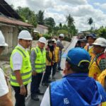 Anggota DPRD Luwu Utara Awaluddin mendampingi Bupati Luwu Utara, turut serta Balai BPJN PU Makassar, dan Dinas PU Luwu Utara, memantau proyek perbaikan ruas jalan poros Salulemo-Lara, Baebunta-Baebunta Selatan (ist)