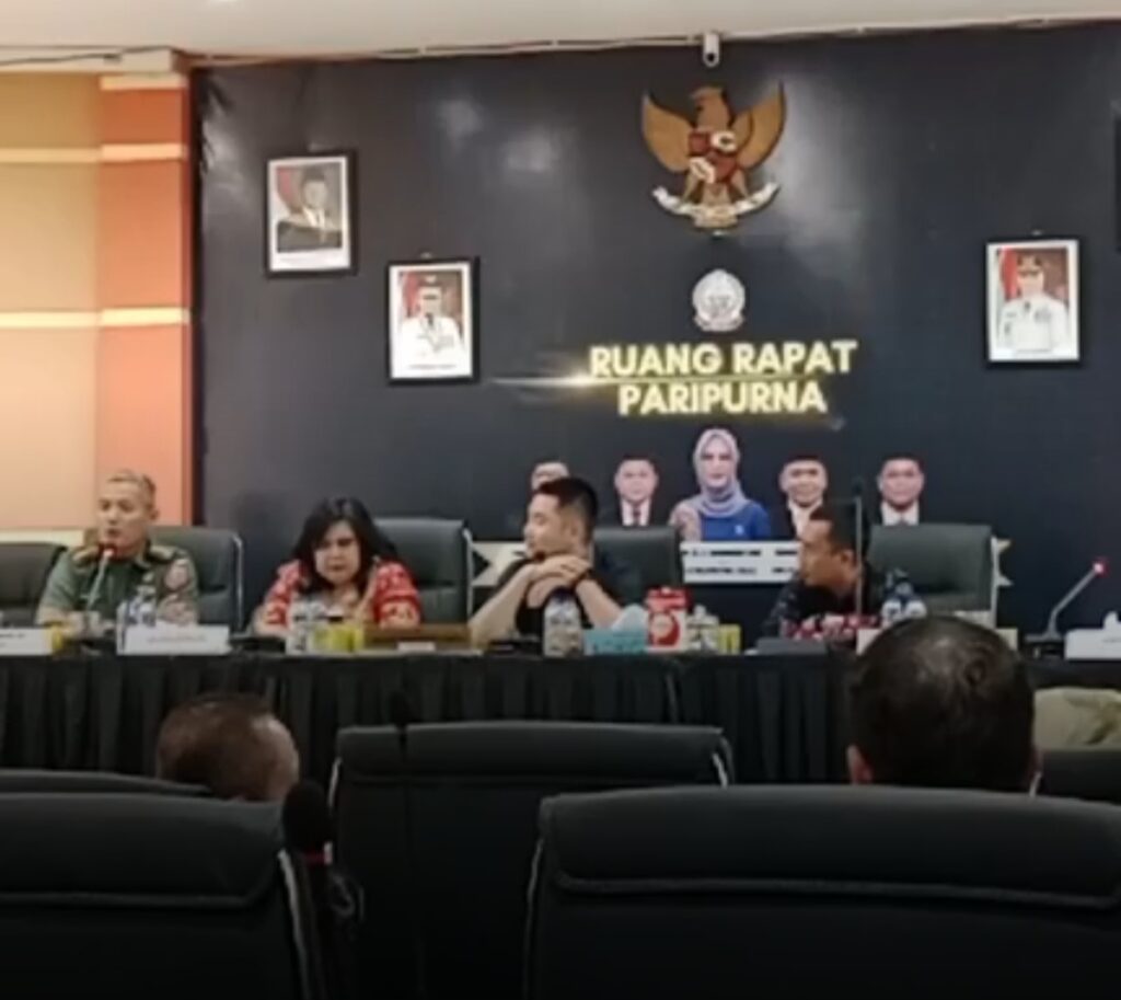 Rapat Dengar Pendapat dihadiri oleh Pemprov, perwakilan Panglima Kodam XIV/Hasanuddin, Ketua DPRD Lutra, Ketua Komisi I, Komisi II dan Komisi III DPRD Lutra. Serta Kepala Badan Keuangan dan Aset Daerah Pemprov Sulsel, Kadis Tanaman Pangan, Hortikultura dan Perkebunan Pemprov Sulsel, Kepala Kantor Wilayah Badan Pertanahan Nasional (BPN) Sulsel tersebut. Yang berlangsung di kantor DPRD Sulsel, Jalan AP Pettarani, Kota Makassar.