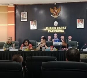 Rapat Dengar Pendapat dihadiri oleh Pemprov, perwakilan Panglima Kodam XIV/Hasanuddin, Ketua DPRD Lutra, Ketua Komisi I, Komisi II dan Komisi III DPRD Lutra. Serta Kepala Badan Keuangan dan Aset Daerah Pemprov Sulsel, Kadis Tanaman Pangan, Hortikultura dan Perkebunan Pemprov Sulsel, Kepala Kantor Wilayah Badan Pertanahan Nasional (BPN) Sulsel tersebut. Yang berlangsung di kantor DPRD Sulsel, Jalan AP Pettarani, Kota Makassar.