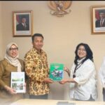 Pnyerahkan dokumen proposal usulan pengembangan kawasan perdesaan oleh Bupati Luwu Utara kepada Kementerian Desa dan Pembangunan Daerah Tertinggal (Kemendes PDT)